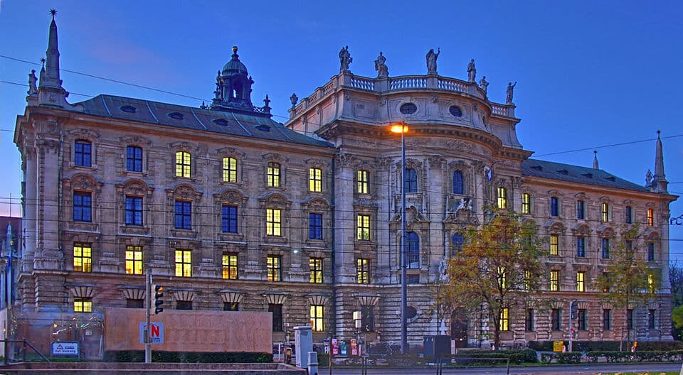 Landgericht München I - Gerichtsgebäude für Handelssachen und Wirtschaftsstreitigkeiten mit Rechtsanwalt in München