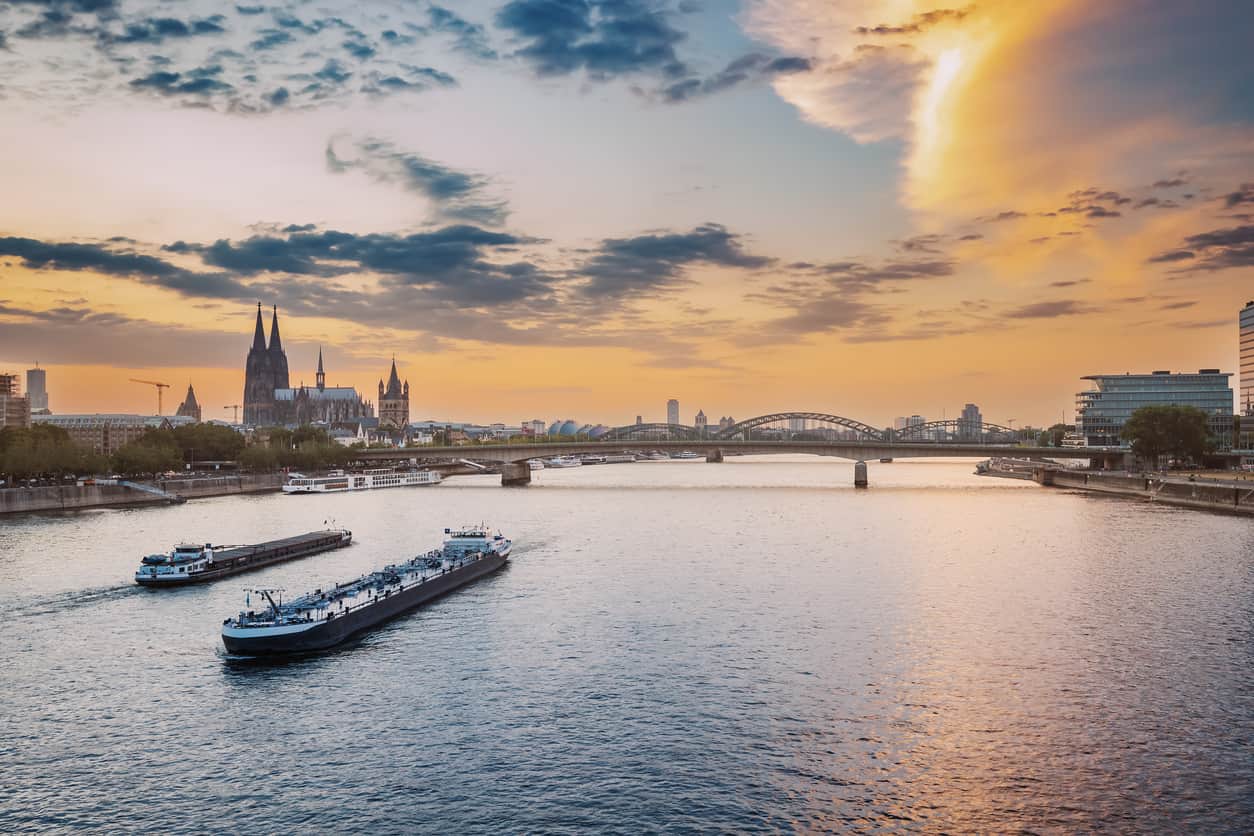 Anwalt Gesellschaftsrecht Köln - Rechtsanwalt für GmbH, Unternehmenskauf und Gesellschafterstreit am Rhein