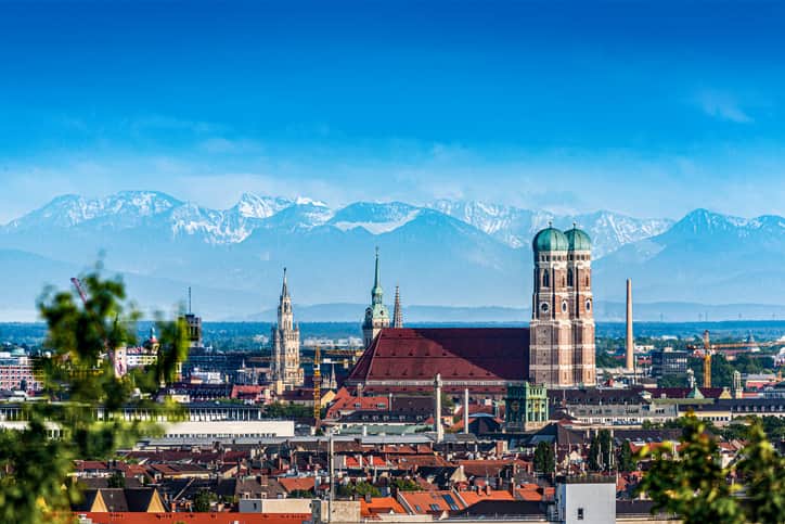 Rechtsanwalt Gesellschaftsrecht München - Anwalt für GmbH, M&A und Hauptversammlungen bei DAX-Konzernen in Bayern